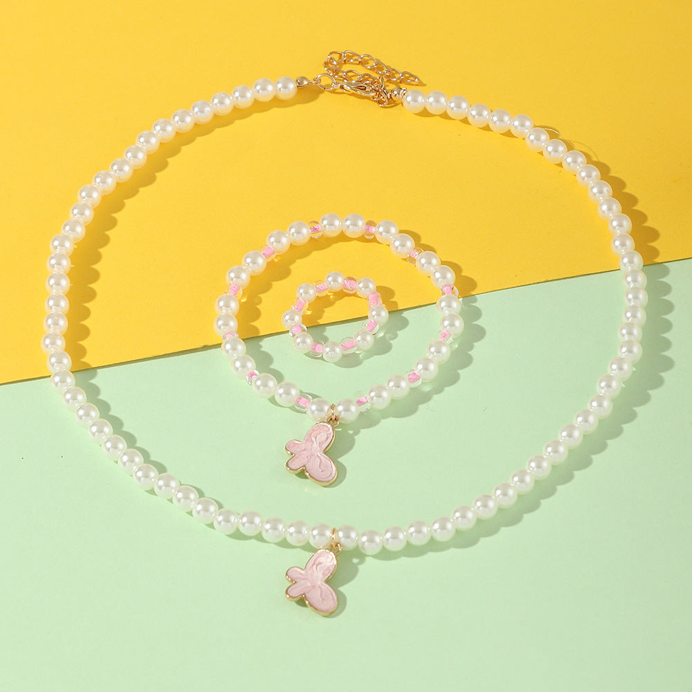 Juego de collares con colgante de mariposa para niñas, con dijes de aleación en forma de corazón y acabado esmaltado, para edades de 3 a 10 años