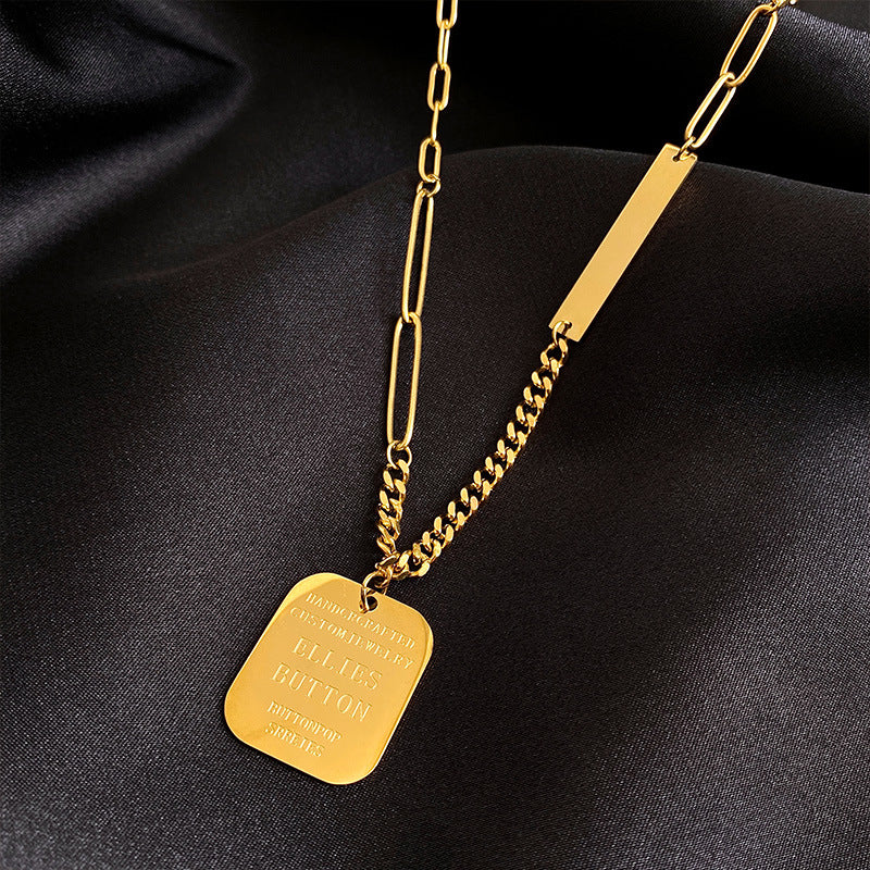Collana con ciondolo a lettera minimalista in acciaio al titanio con finitura placcata per donne e uomini