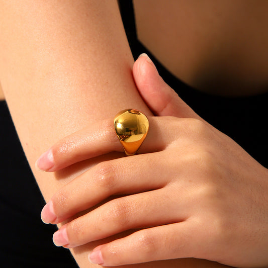 Anello curvo grosso in acciaio inossidabile placcato oro con design geometrico minimalista da donna