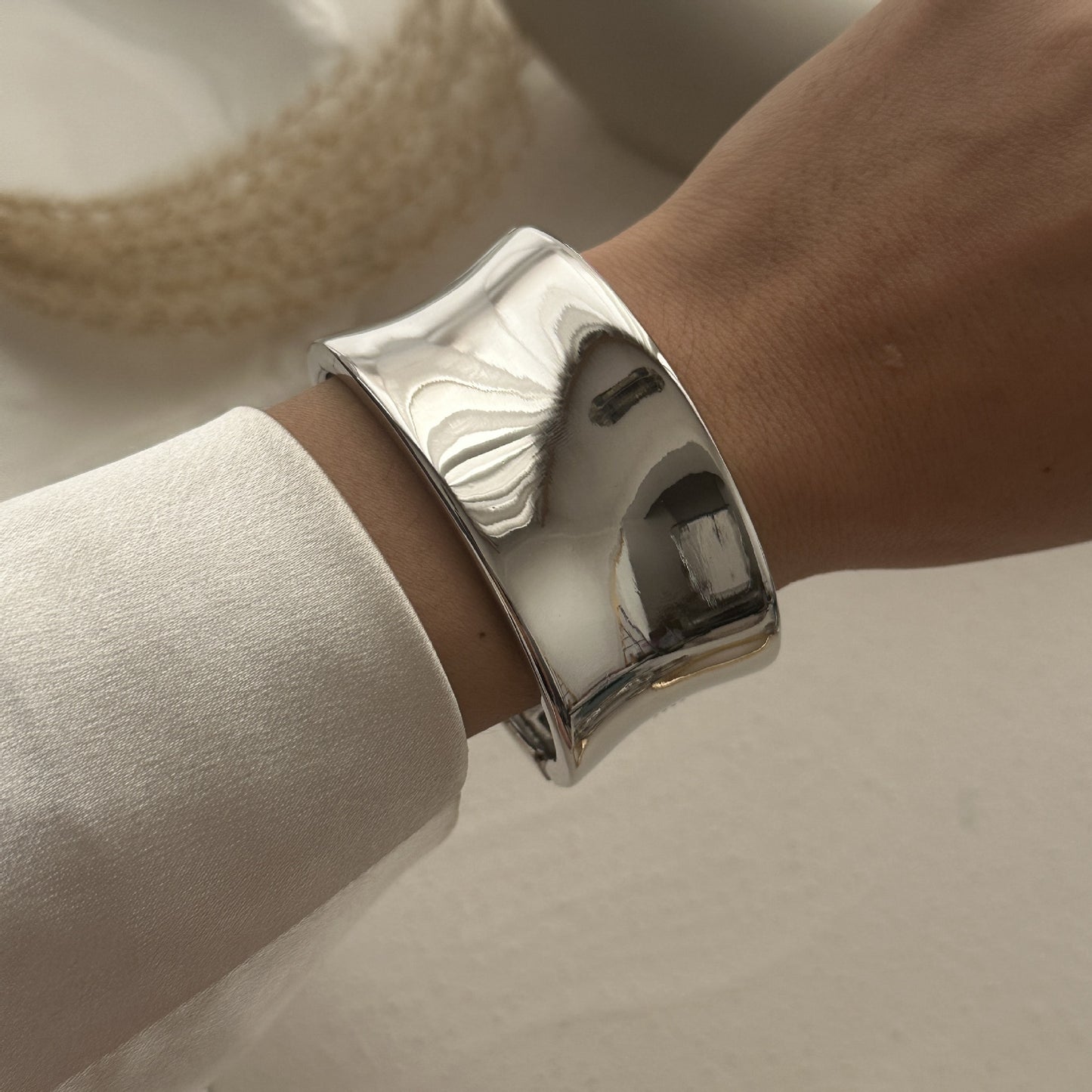 Bracciale a fascia aperta da donna in lega geometrica placcata alla moda