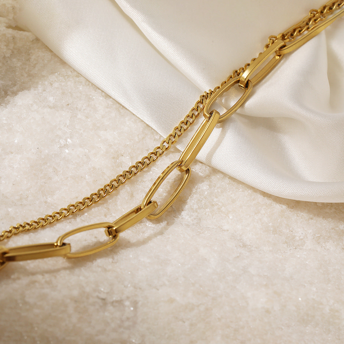 Minimalist Geometric Stainless Steel Bracelet for Women with 18K Gold Plating Fashionable Everyday Accessory