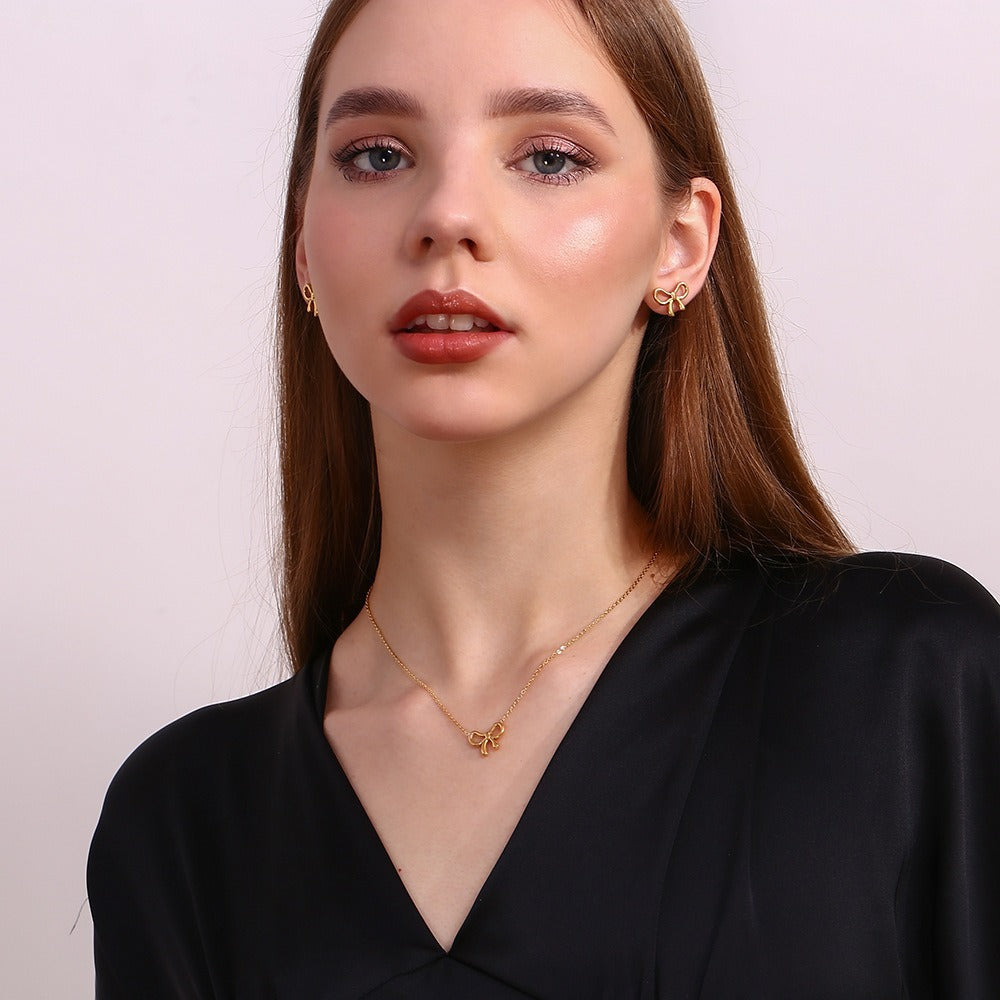 Collana Minimalista da Donna in Acciaio Inossidabile Placcato Oro 18K con Fiocco Carino