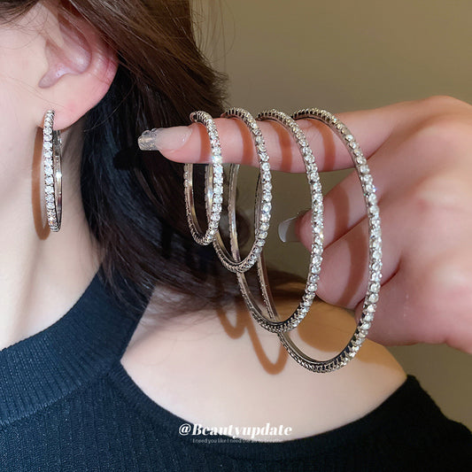 Pendientes de aro geométricos minimalistas de lujo con incrustaciones de pedrería para mujer en cobre con diseño redondo