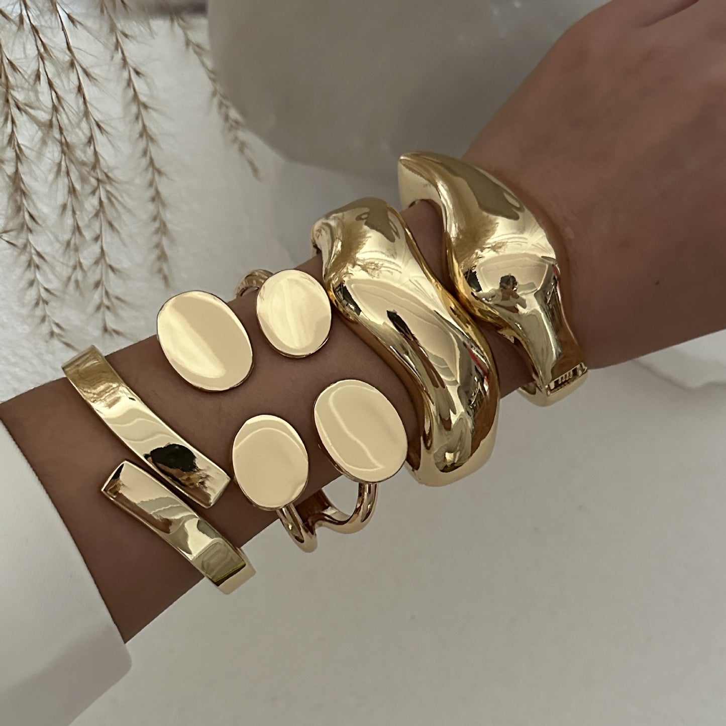 Bracciale aperto placcato in lega geometrica