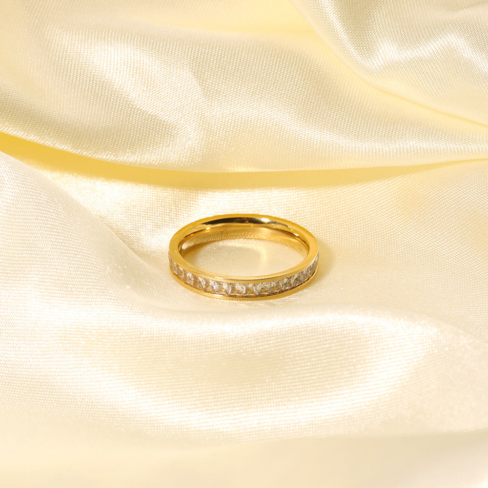 Minimalist Round Titanium Steel Ring with Rhinestone Inlay for Women, Vacuum Plated in 18K Gold, Geometric Style Fashion Finger Ring
