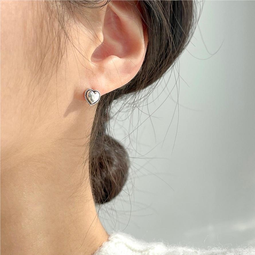 Minimalist Heart-Shaped 925 Sterling Silver Stud Earrings with Twisted Wire Design for Women