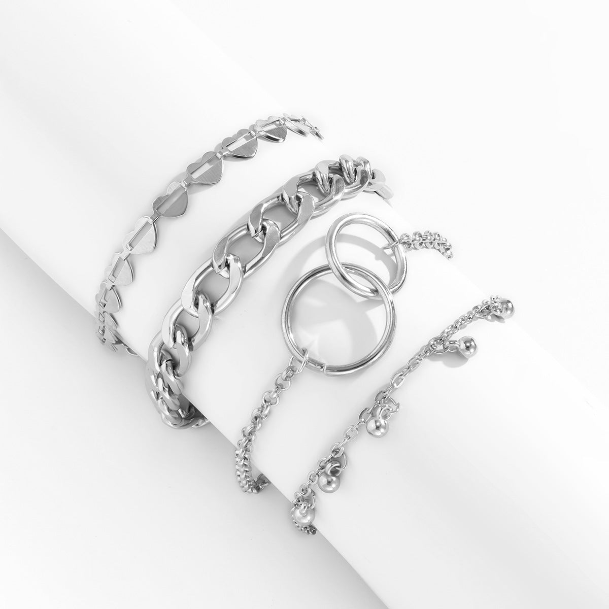 Set di bracciali da donna con ciondolo a cuore vuoto geometrico minimalista e nappe con catena in metallo placcato