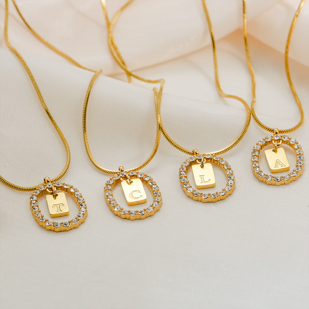 Collana da donna con ciondolo a lettera in acciaio inossidabile, minimalista, con strass, su catena snake