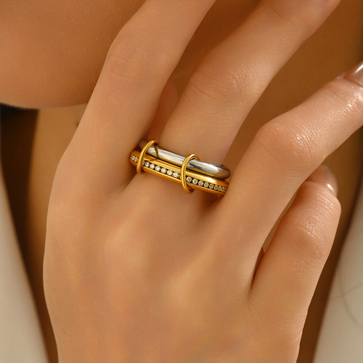 Anillo apilable geométrico para mujer hecho de cobre con incrustaciones de circonita, joyería minimalista de moda