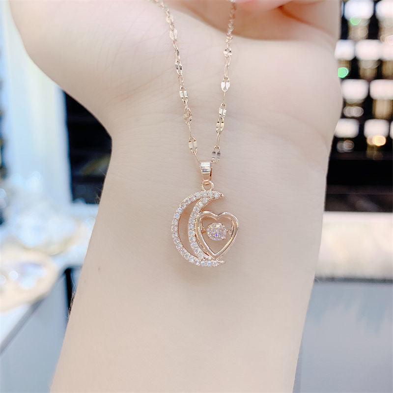 Collana pendente minimalista luna e cuore da donna in acciaio al titanio placcato oro, stile catena a serpente