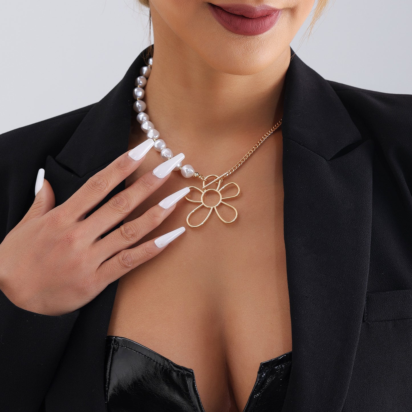 Geometric Hollow Flower Pendant Necklace for Women with Electroplated Metal Chain and Imitation Pearl Beads