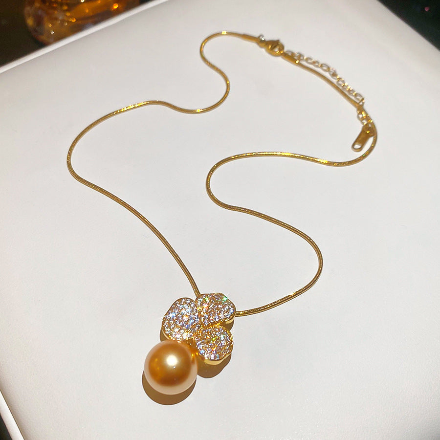 Elegante collana francese vintage con perle floreali e intarsio di zirconi per donne, delicata catena per clavicola in stile lussuoso