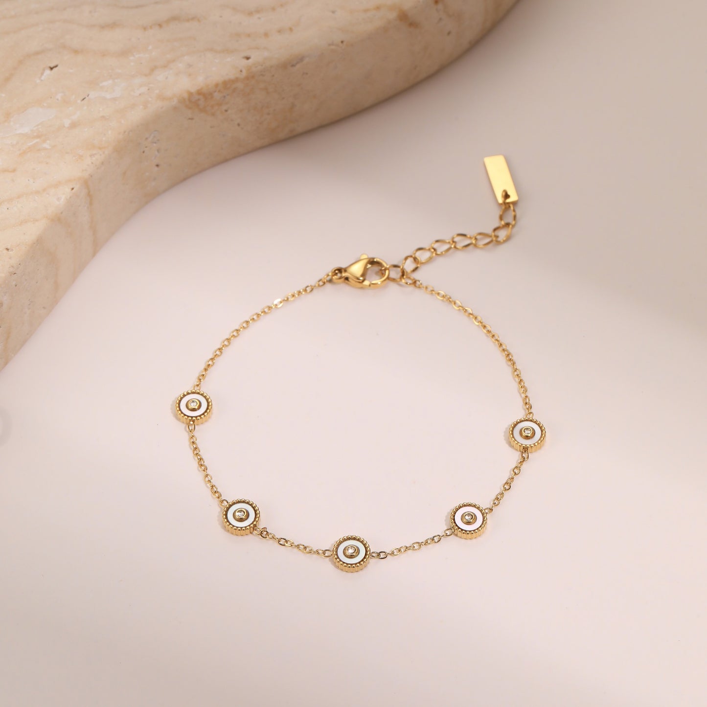Bracciale elegante geometrico in acciaio inossidabile con madreperla e placcatura in oro 18 carati da donna