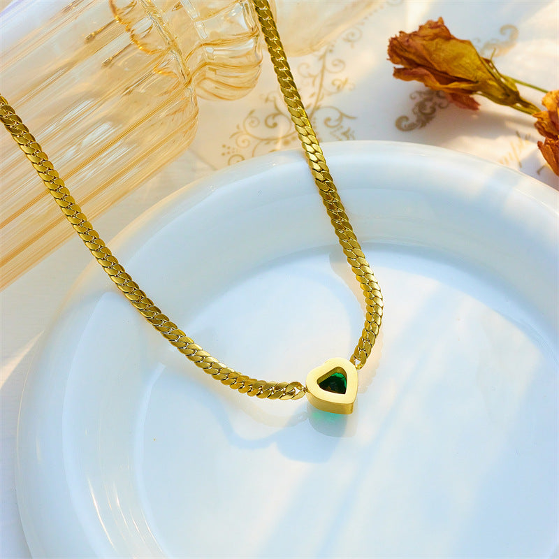 Collana con Ciondolo a Cuore Minimalista in Acciaio al Titanio con Intarsio di Strass e Catena Ritorta Placcata per Donne