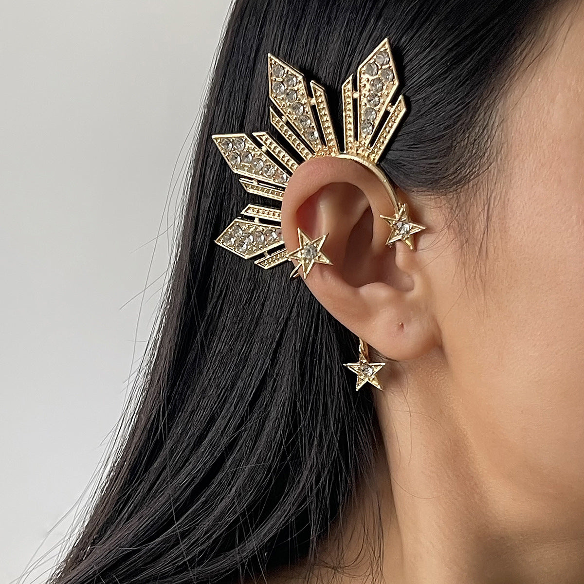 Bold Creative Gold-Plated Copper Leaf and Alloy Star Ear Cuff for Women with Rhinestone Inlay