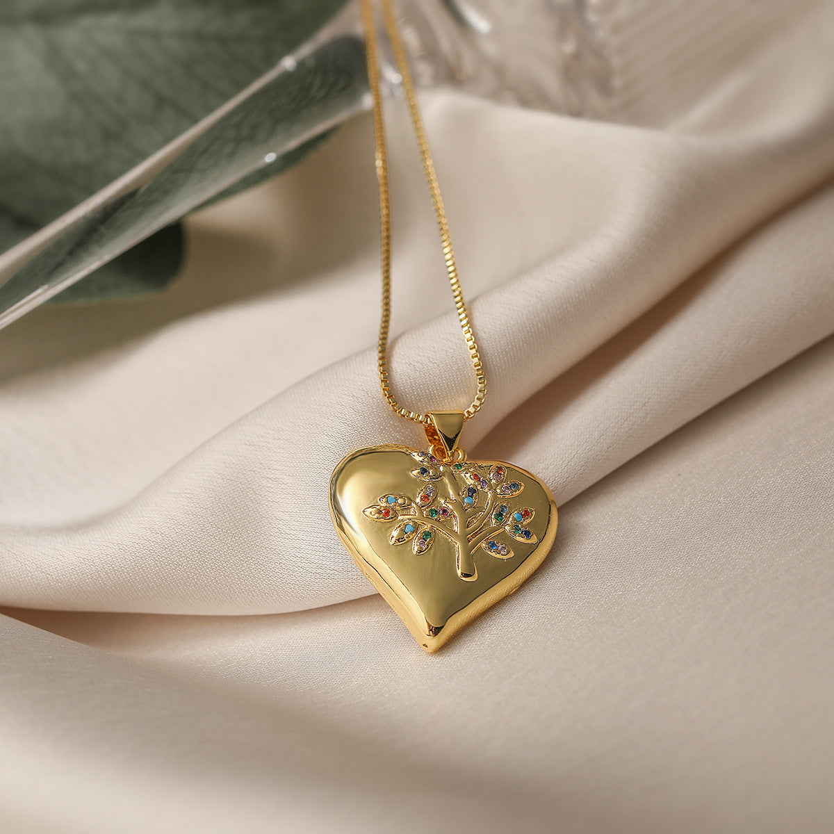 Minimalist Heart-Shaped Tree of Life Pendant Necklace for Women with Gold-Plated Copper and Zircon Inlay