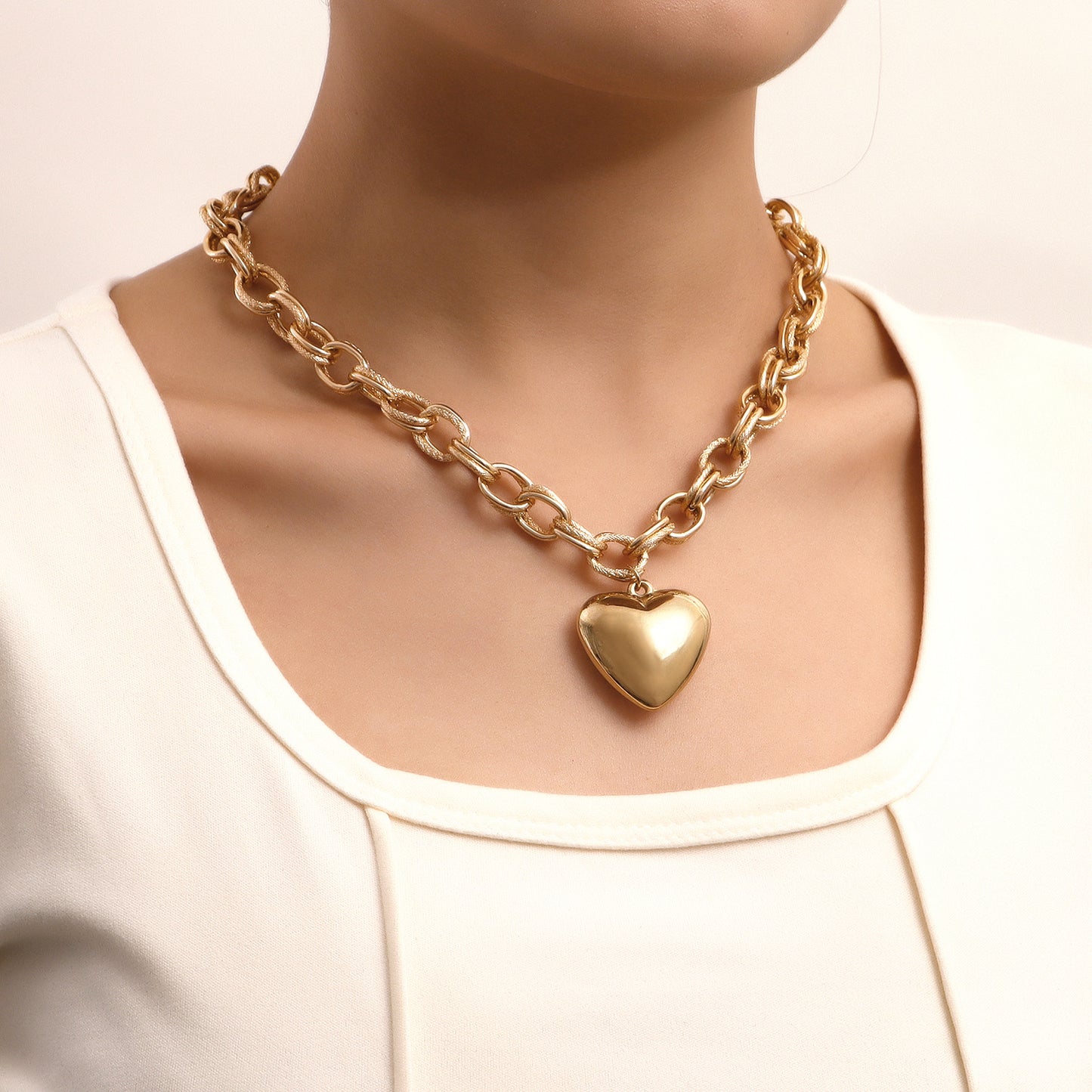 Minimalist Heart-Shaped Alloy Pendant Necklace with Plated Finish for Women Choker Style