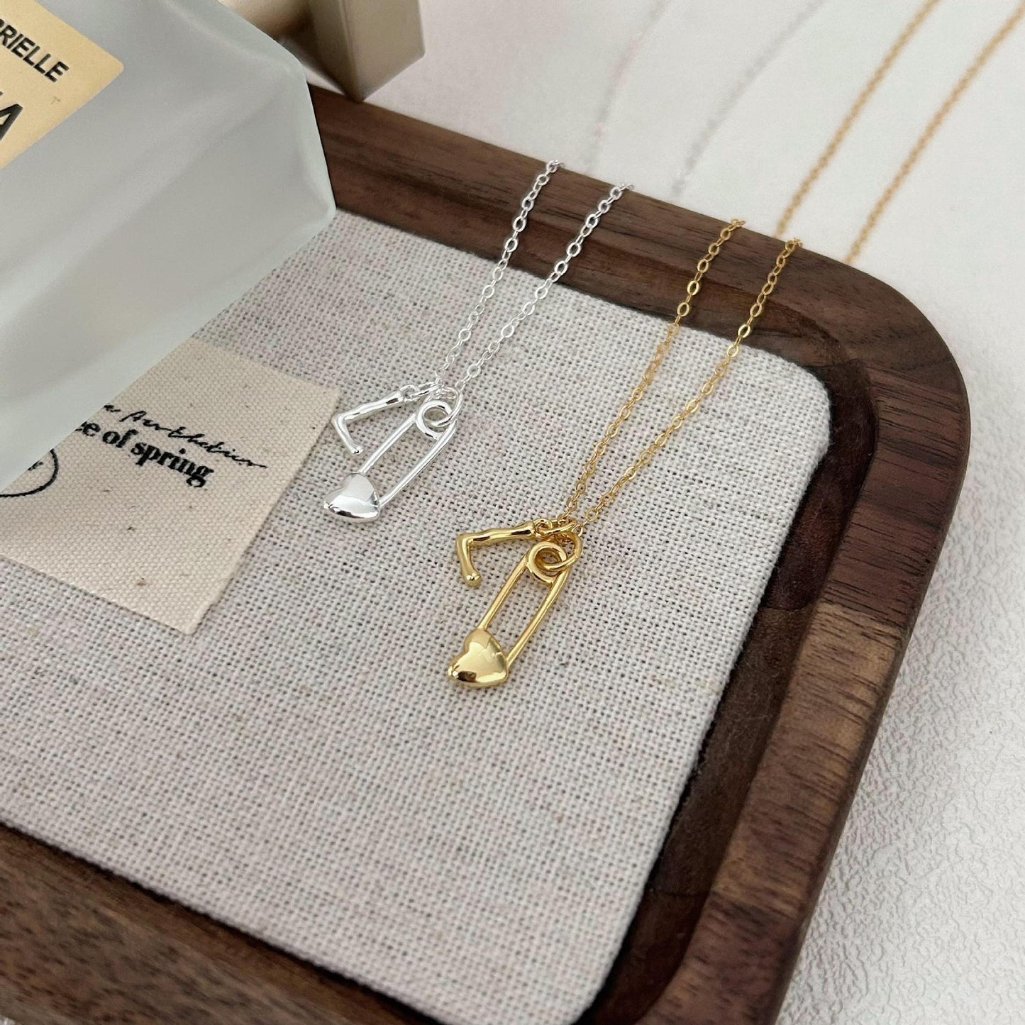 Minimalist Heart-Shaped 925 Sterling Silver Brooch Necklace with Electroplated Finish, Cross Chain Design
