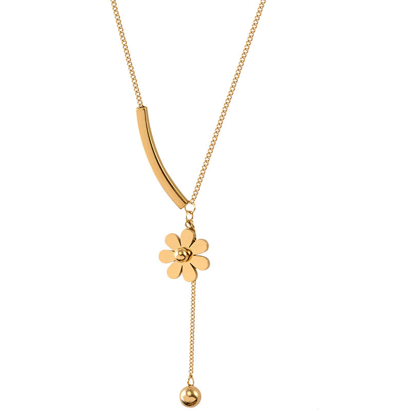Fashionable Daisy Pendant Necklace for Women in Titanium Steel with Gold Plating and Fringe Detail on O-Chain