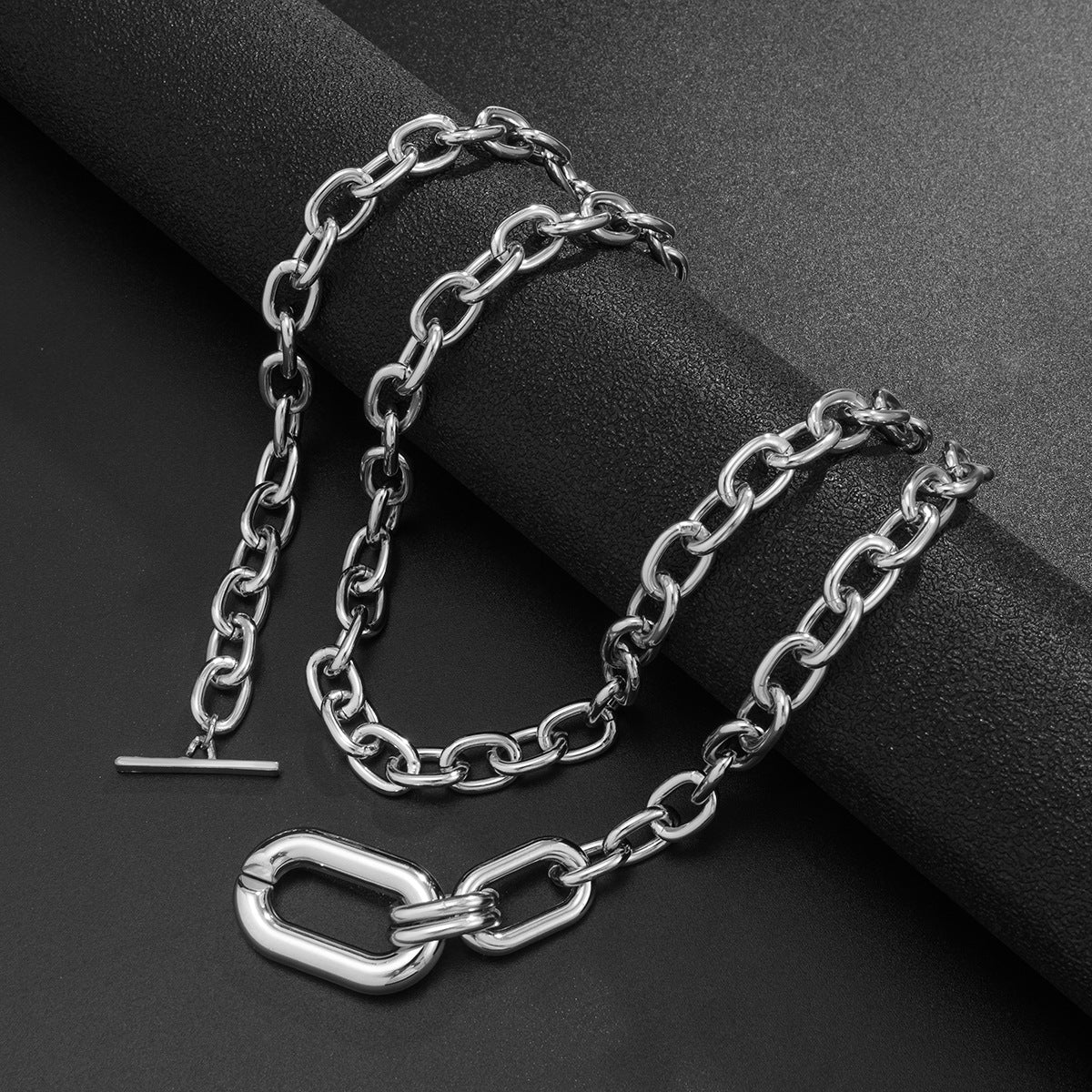 Collana pendente a croce geometrica stile punk da donna con catena multistrato in lega galvanizzata e chiusura OT