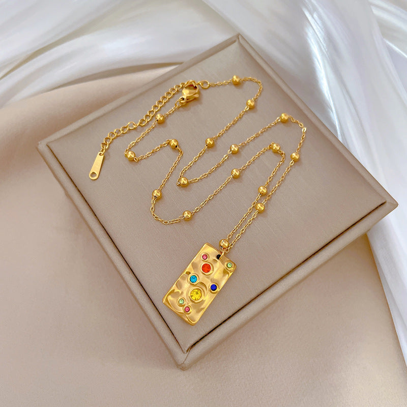 Collana da donna in acciaio al titanio geometrica minimalista irregolare con placcatura in oro e dettagli con perle quadrate