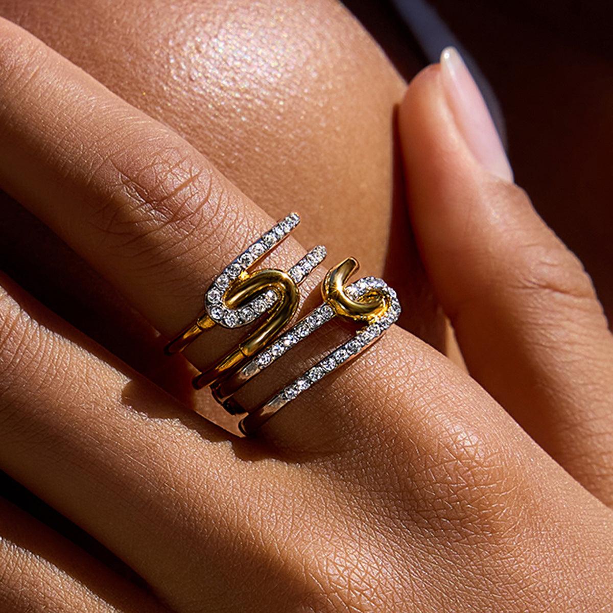 Anello geometrico in acciaio inossidabile con strass, placcato per donna, gioiello alla moda e resistente allo sbiadimento