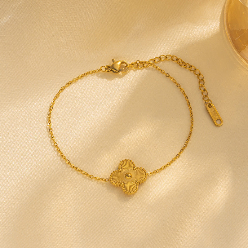 Fashionable Four-Leaf Clover Clavicle Necklace Set for Women in Titanium Steel with Laser Finish and Geometric Design