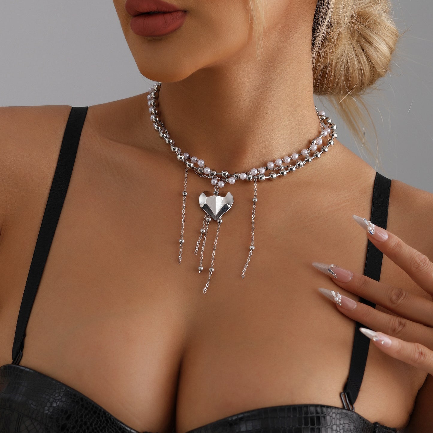 Minimalist Heart-Shaped Alloy Pendant Necklace with Tassel Detail for Women, Gold-Plated Clavicle Chain