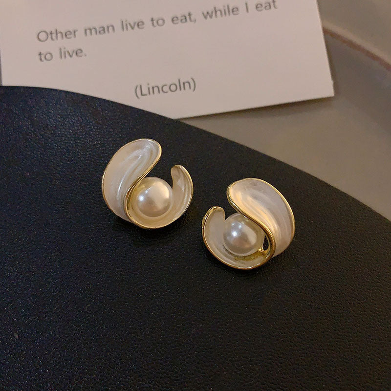 Chic Vintage Pearl Stud Earrings with Floral Bow Leaf Diamond Drop Geometric and Animal Motifs in Steel Posts