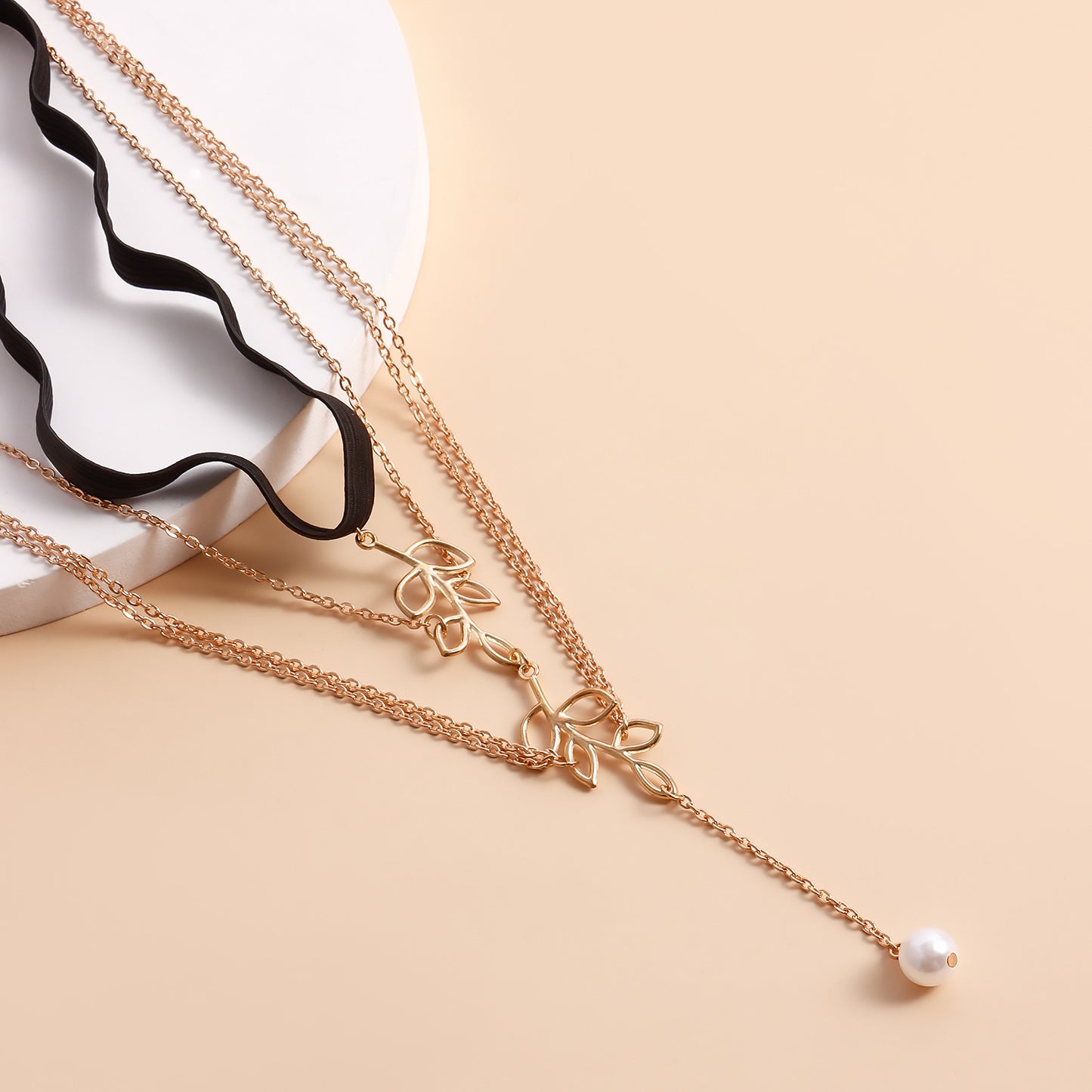 Minimalist Hollow Leaf Anklet for Women with Alloy Body and Imitation Pearl Tassel Pendant