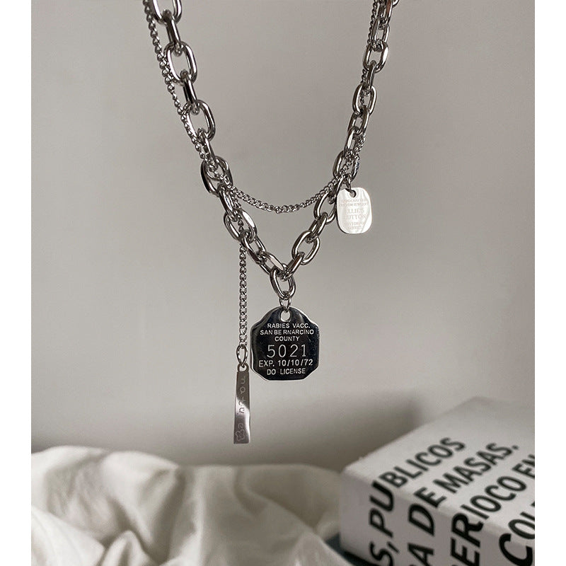Collar Minimalista Geométrico en Acero de Titanio en Capas para Mujeres y Hombres con Colgante Pulido y Diseño de Cadena de Clavícula