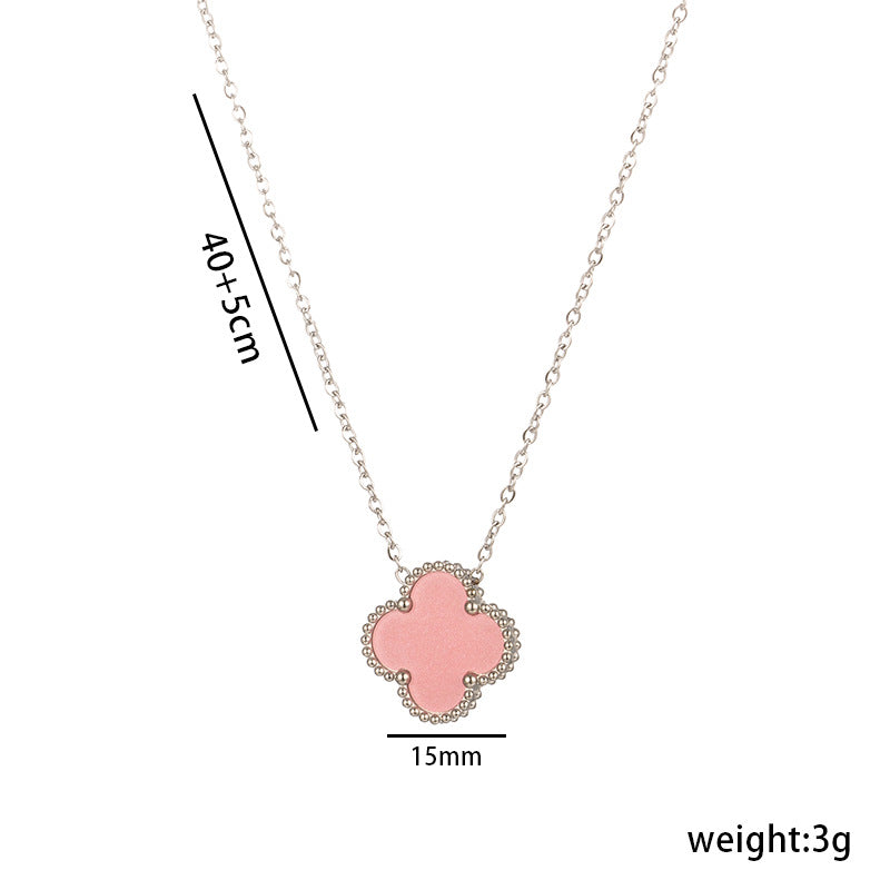 Collana con ciondolo a quadrifoglio geometrico alla moda da donna in acciaio al titanio con finitura galvanizzata