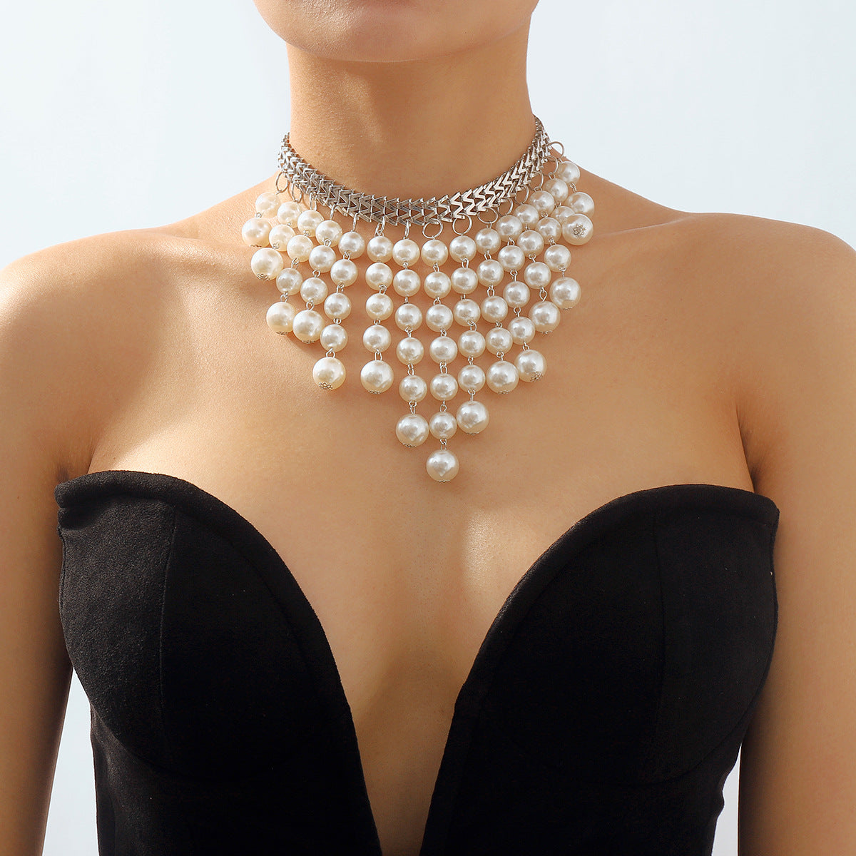 Sweet and Edgy Geometric Pearl Pendant Choker Necklace with Plated Iron Chain for Women