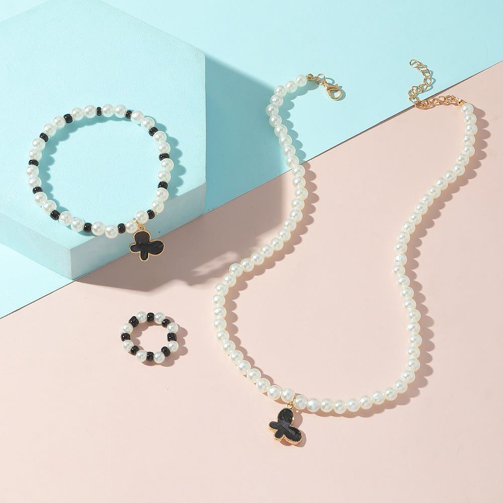 Juego de collares con colgante de mariposa para niñas, con dijes de aleación en forma de corazón y acabado esmaltado, para edades de 3 a 10 años
