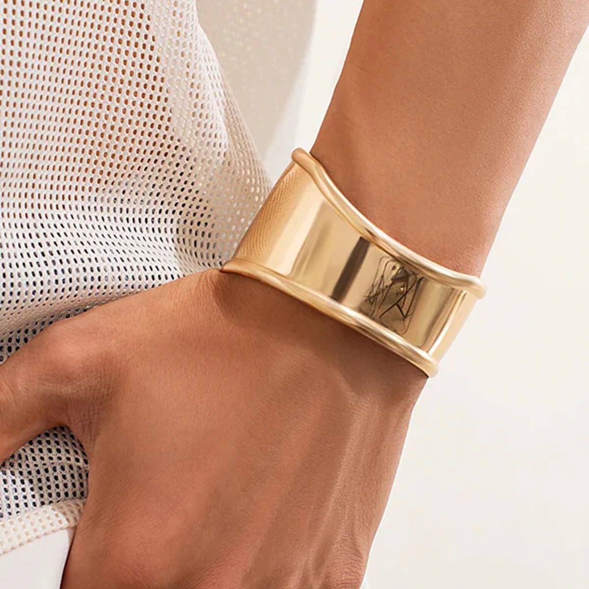 Bracciale rigido geometrico in acciaio inossidabile placcato oro