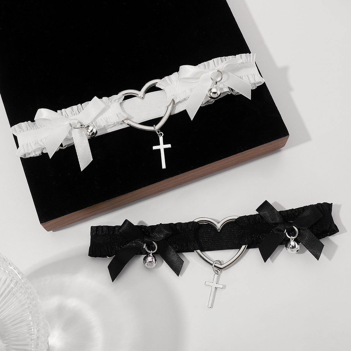 Elegante tobillera ajustable con lazo de mariposa, borlas y detalles de cadena para mujer
