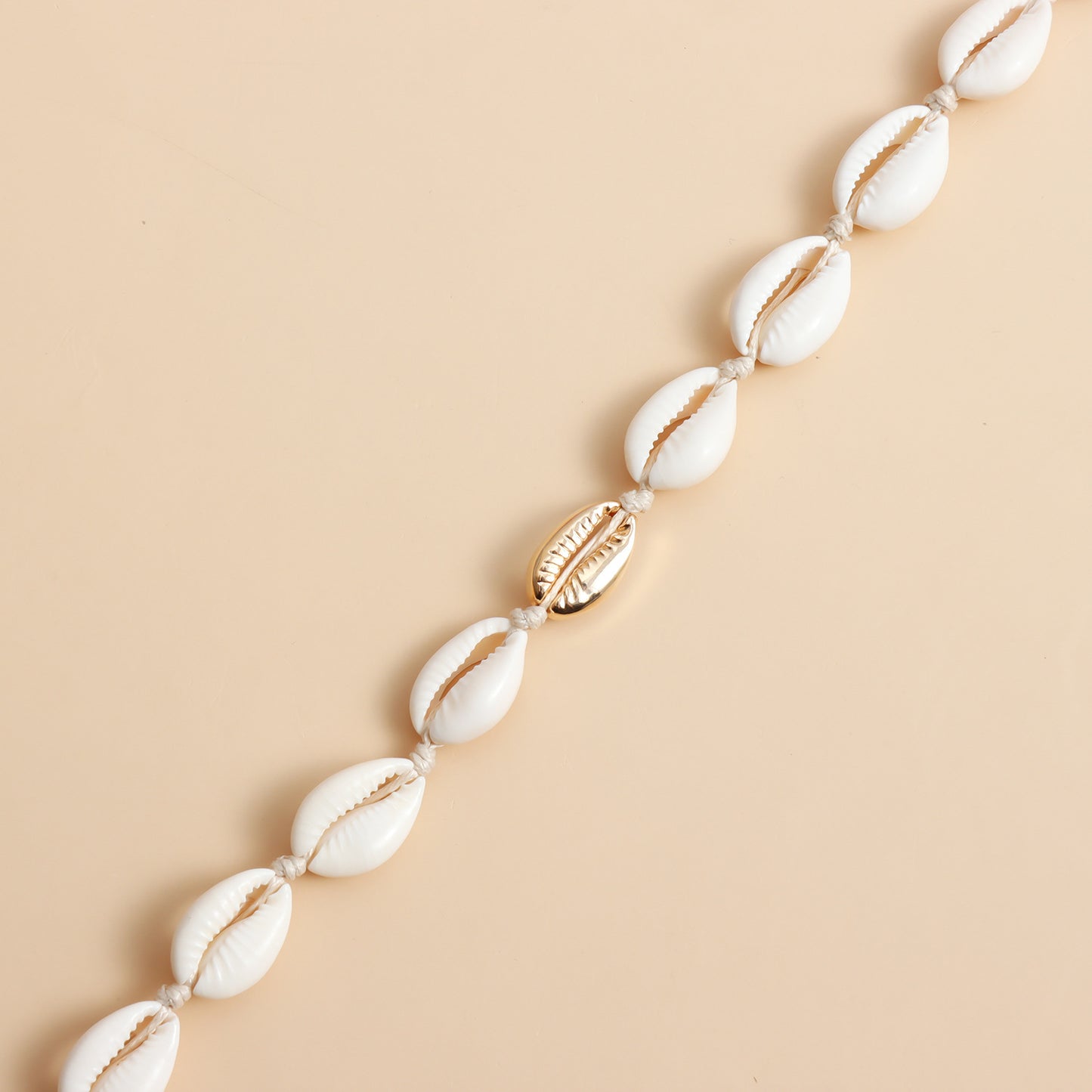 Bohemian Style Geometric Shell Pendant Necklace for Women with Plated Finish and Clavicle Chain