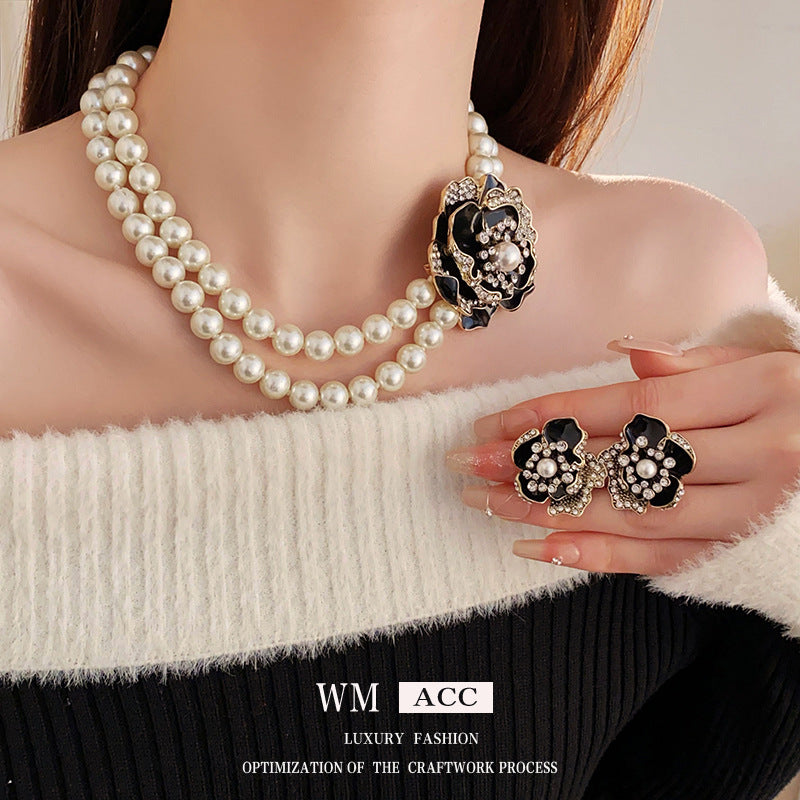 Vintage Floral Pendant Necklace with Rhinestone Inlay and Enamel Finish on Alloy Chain for Women