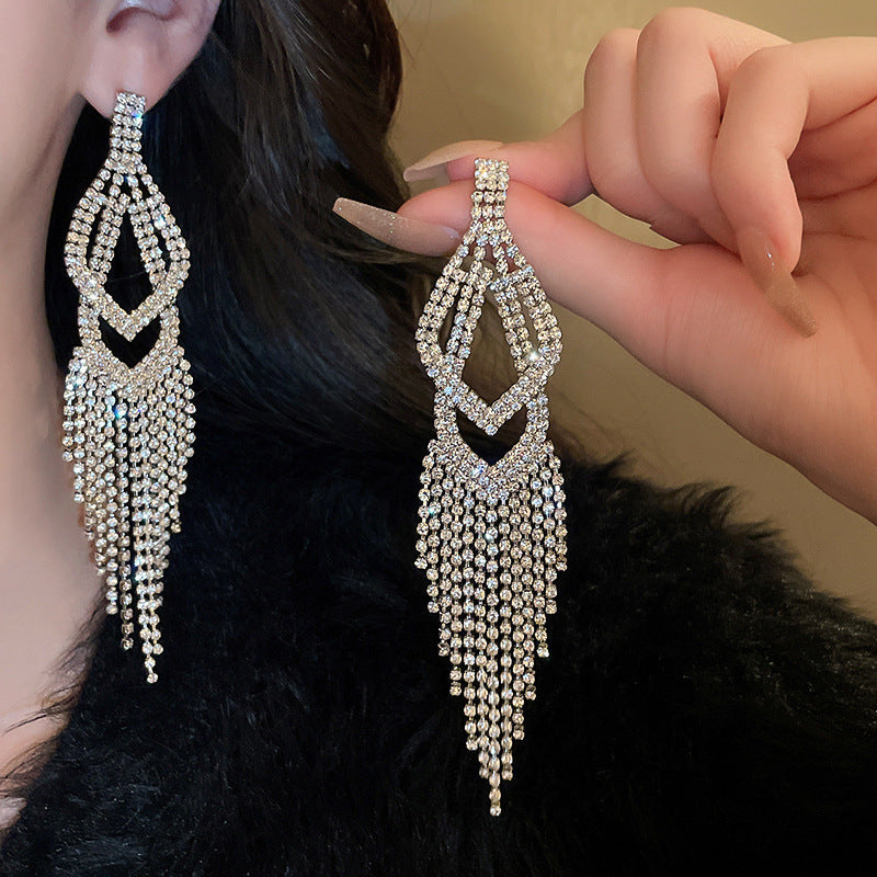 Orecchini pendenti con nappe geometriche minimaliste con intarsi di strass in rame placcato e perni in argento sterling 925 da donna