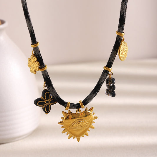 Collana con ciondolo a cuore minimalista in acciaio inossidabile placcato oro 18 carati da donna