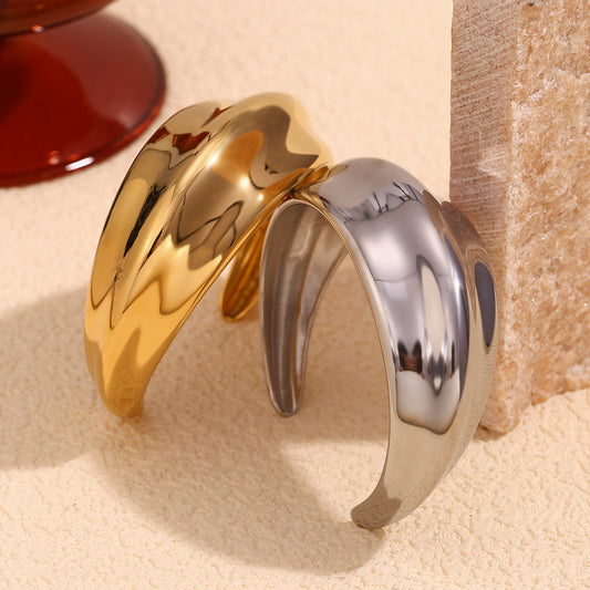 Pulsera de acero inoxidable geométrica minimalista para mujer con baño de oro de 18K y superficie curva cóncava-convexa