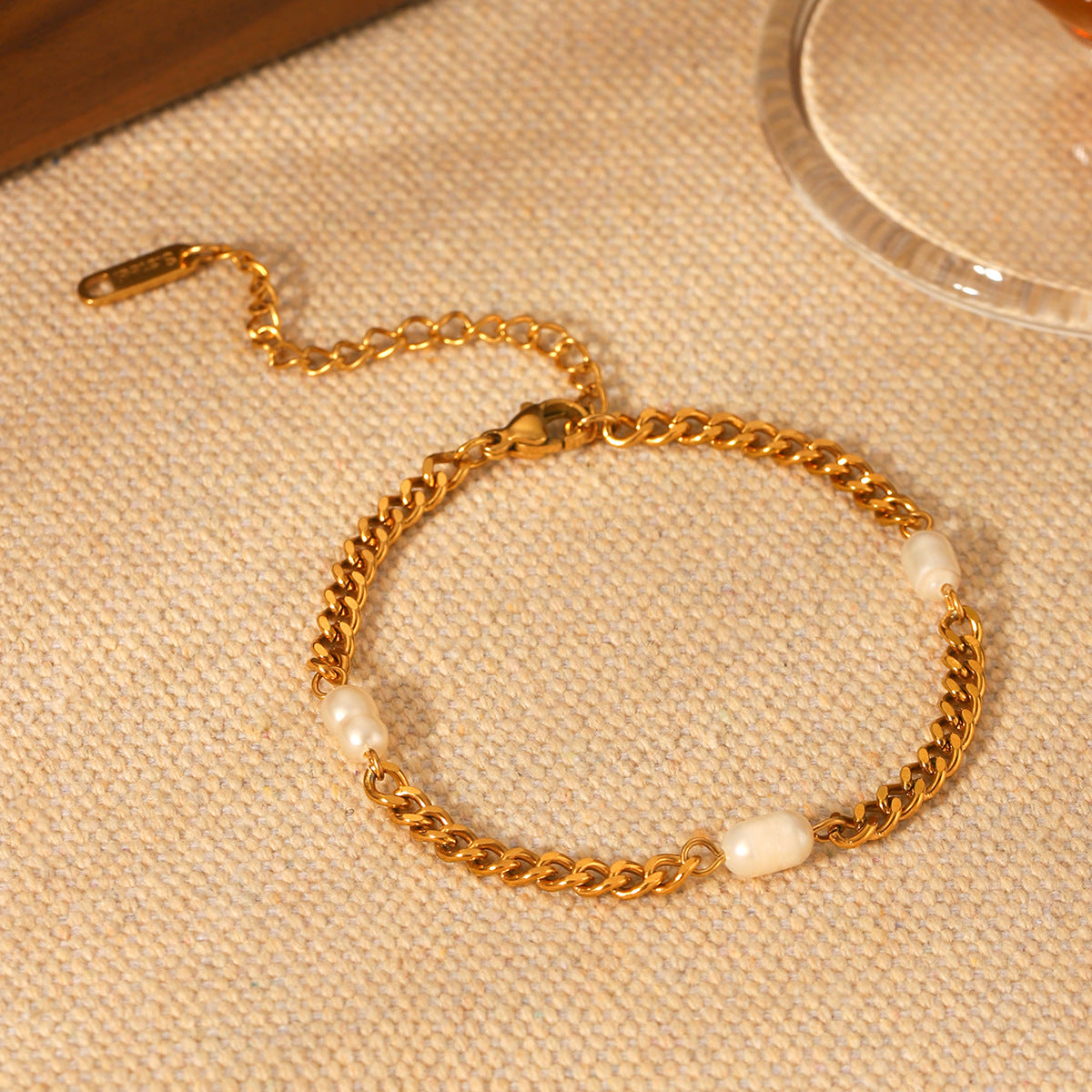 Bracciale da donna in acciaio inossidabile placcato oro 18 carati, stile Ins, con perle d'acqua dolce geometriche