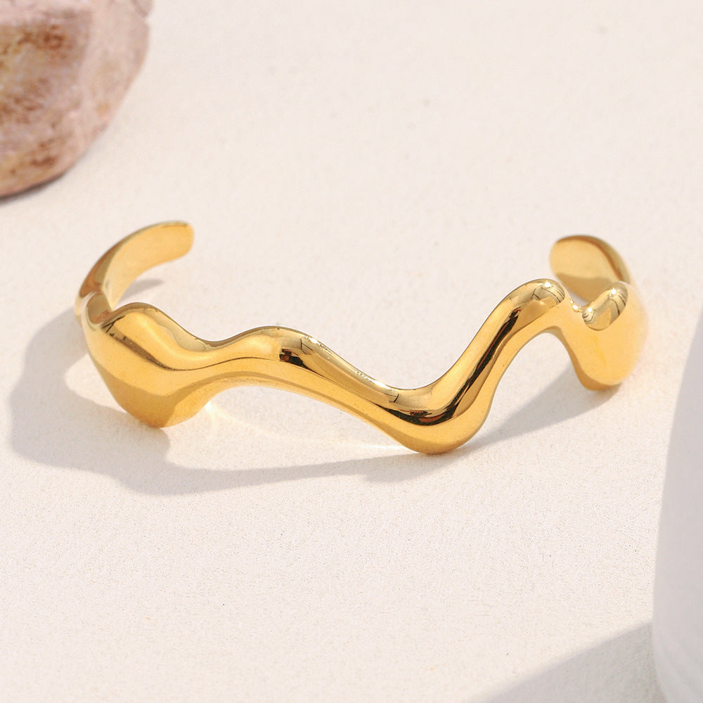 Bracciale a Onda Minimalista da Donna Realizzato in Acciaio Inossidabile con Placcatura in Oro 18K