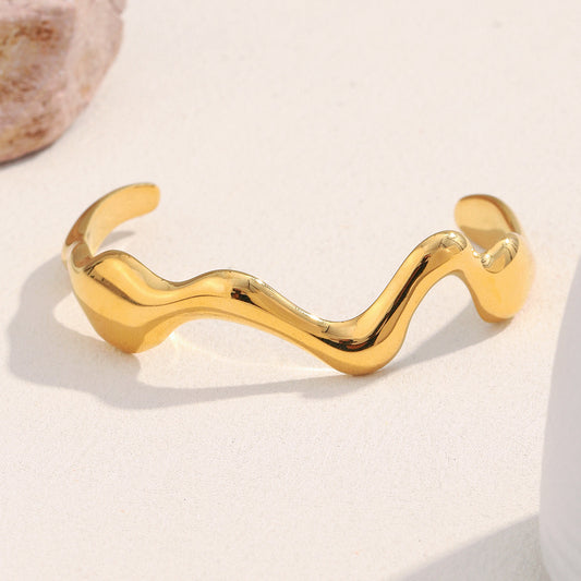 Minimalist Wave Bracelet for Women Made of Stainless Steel with 18K Gold Plating