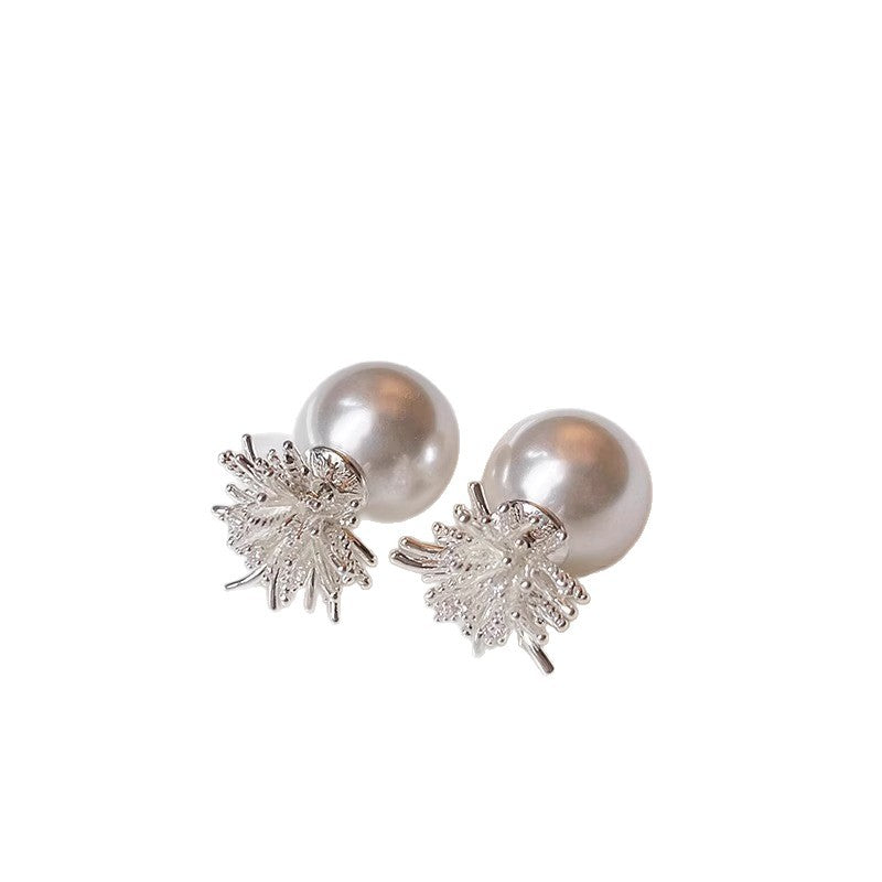 Eleganti Orecchini a Perno Minimalisti con Perle e Accenti di Strass a Fuoco d'Artificio da Donna, Perni in Acciaio Placcato, Design Floreale, Accessorio di Moda di Lusso