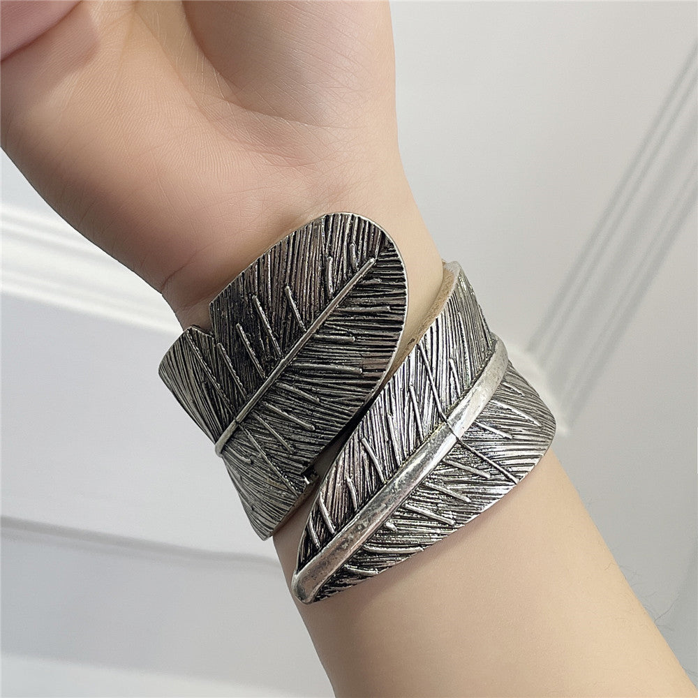 Vintage Sweet Geometric Leaf Plated Alloy Spring Cuff Bracelet for Women