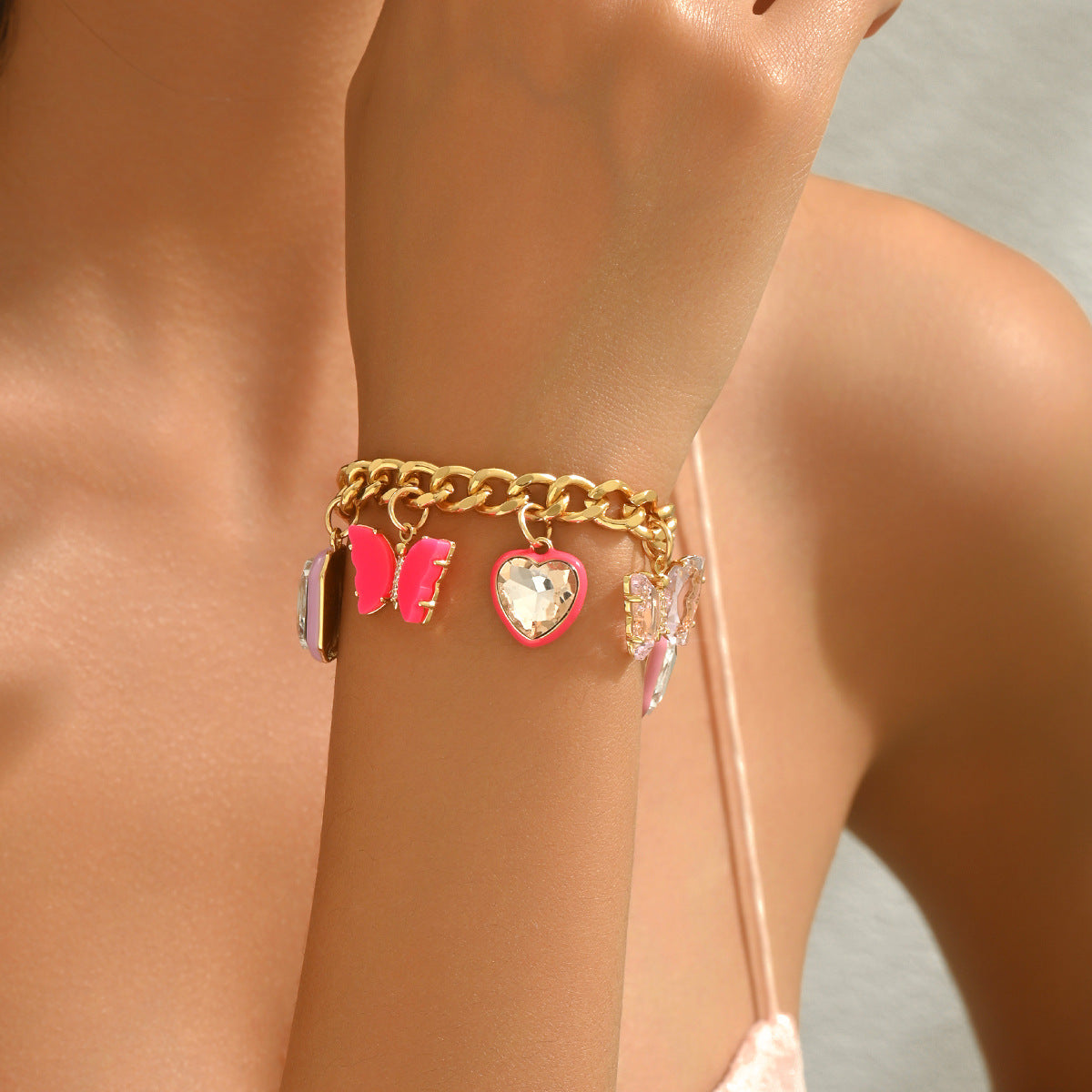 Geometric Heart-Shaped Rhinestone-Inlaid Enamel Bracelet for Women with Modern Minimalist Style