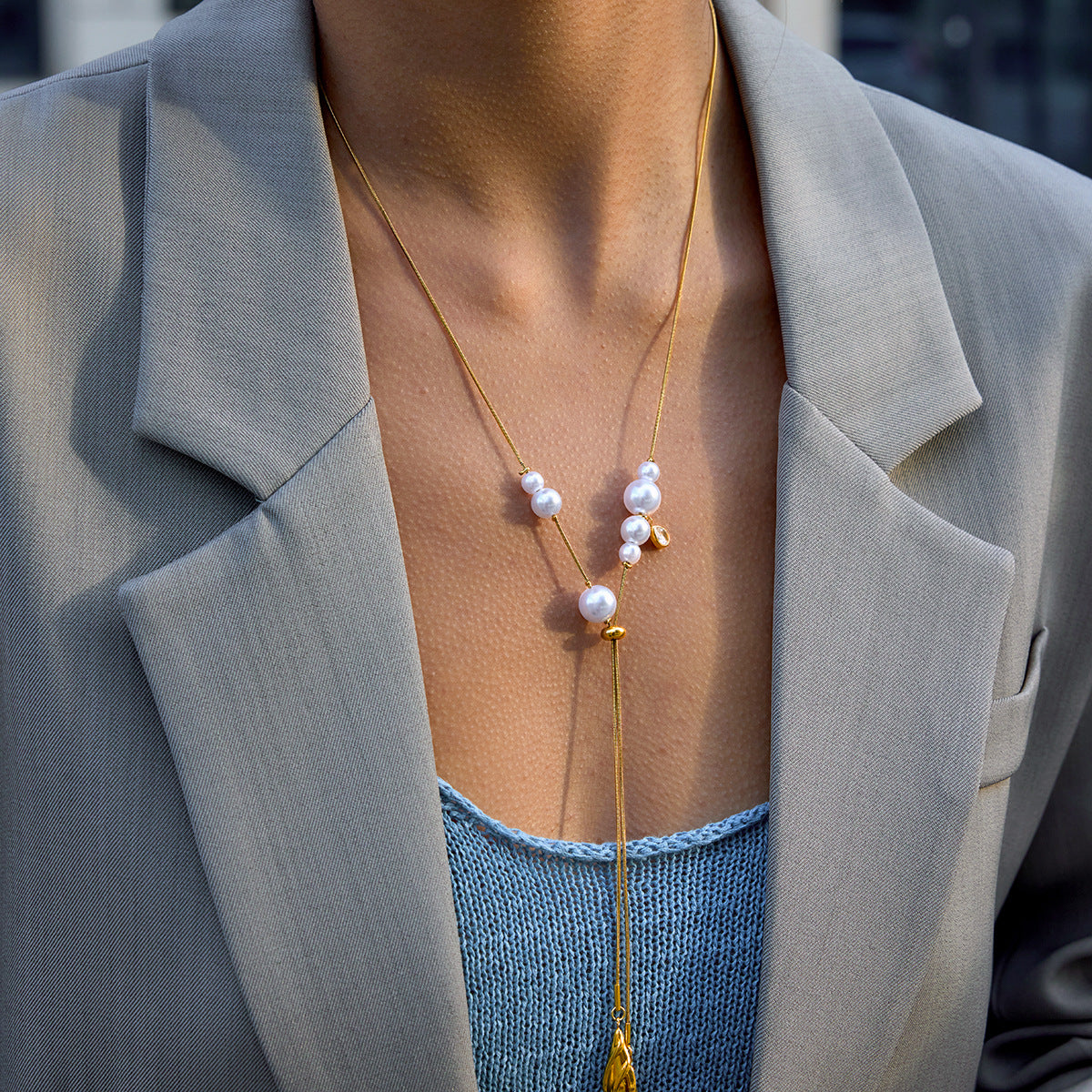 Collana con Pendente Geometrico Minimalista in Acciaio al Titanio con Ciondolo a Goccia Placcato Oro 18K e Placcatura Sottovuoto PVD in Oro per Donna
