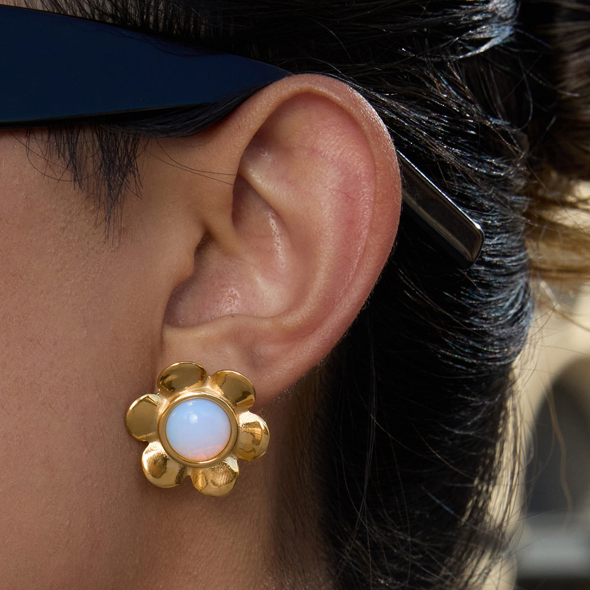 Aretes de flor de lujo para mujer de acero inoxidable chapado en oro de 18 quilates