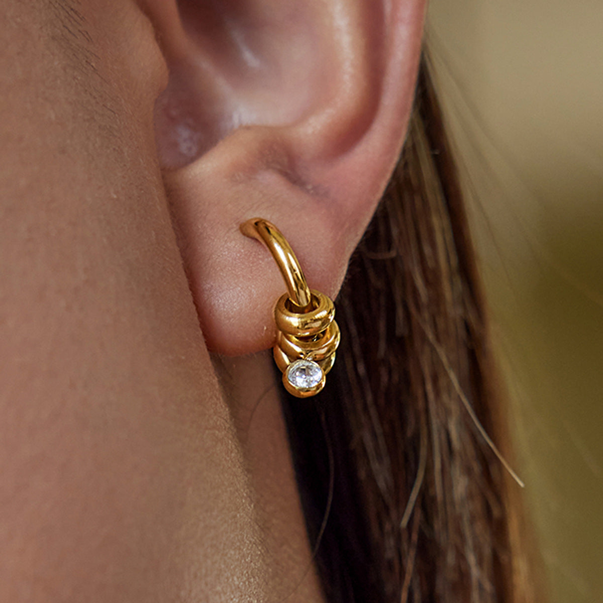 Orecchini a perno geometrici minimalisti in acciaio inossidabile con intarsio in strass per donna, gioielli di lusso in acciaio al titanio placcato ipoallergenico